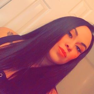 Meet your Posher, Holly